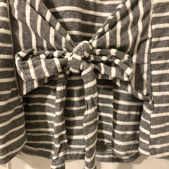 Grey & White Striped Blouse; brand: a new day; size :M - Picture 2 of 5